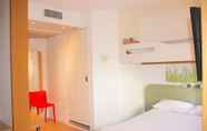 Bedroom 4 ibis budget Thonon Les Bains