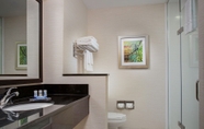 In-room Bathroom 7 Fairfield Inn & Suites by Marriott Dublin