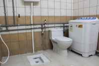 Toilet Kamar Al Eairy Furnished Apartments Al Baha 2