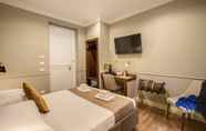 Kamar Tidur 4 Charme Spagna Boutique Hotel