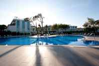 Swimming Pool Gran Palas Hotel