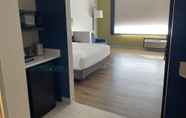 Bedroom 4 Holiday Inn Express & Suites - Gatineau - Ottawa, an IHG Hotel