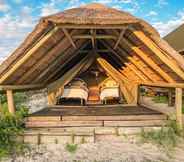 Bangunan 3 West Coast Luxury Tents- Glamping