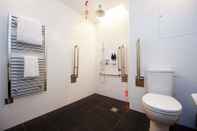 Toilet Kamar Wilde Aparthotels by Staycity Covent Garden
