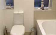 Toilet Kamar 3 Central Windsor Apartments