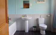 Toilet Kamar 4 Innisfail