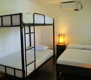 Bedroom 4 Hostel Mamallena Bocas del Toro - Adults Only