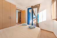 Kamar Tidur Blue Sea Villa