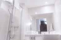 In-room Bathroom Dream Apartments Moorfields