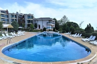 Kolam Renang Baratero Vlas Marina Apartment