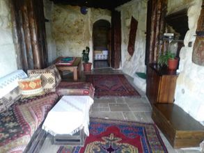 Lobi 4 Naturels Cave House