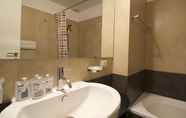 In-room Bathroom 5 Italianway   - Voghera