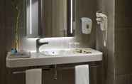 In-room Bathroom 6 Ostimpark Business Hotel