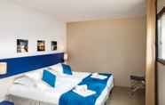 Kamar Tidur 5 SOWELL Family Riviera