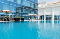 Swimming Pool Radisson Blu Hotel, Ajman