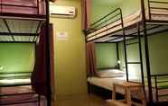 Kamar Tidur 5 Mr.Comma Guesthouse - Hostel