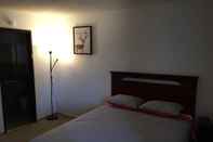 Bedroom Golden Arrow Motel