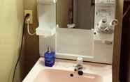 In-room Bathroom 6 SUGIYA Guest House - Hostel