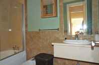 In-room Bathroom B02 - Fantastic Apartment With Pool Almost On The Sandy Beach by DreamAlgarve