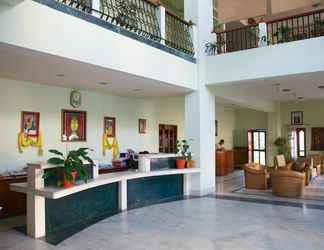 Lobby 2 Hotel Lhaki