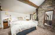 Bilik Tidur 2 Cornerstones, 16th Century Luxury Self Catering House overlooking the River Dee