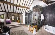 Toilet Kamar 5 Cornerstones, 16th Century Luxury Self Catering House overlooking the River Dee