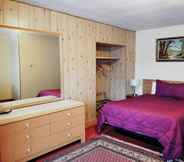 Bedroom 7 Seaway Motel