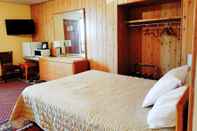 Bedroom Seaway Motel