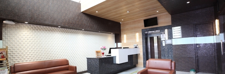 Lobby Pinnacle by Click Hotels, Lucknow