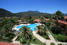 スイミングプール Hotel Holiday Calbis