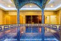 Swimming Pool Renaissance Palace Baku