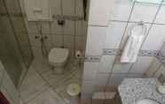 ห้องน้ำภายในห้อง 6 Pousada Pinha Pinhão