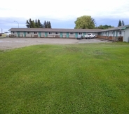 Exterior 2 Moosomin Motel