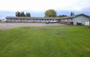 Exterior 2 Moosomin Motel