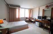 Kamar Tidur 3 Pachara Hotel and Restaurant