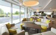 Sảnh chờ 2 Hampton by Hilton London Stansted Airport