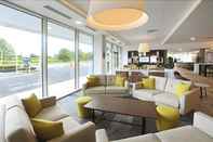 Sảnh chờ Hampton by Hilton London Stansted Airport