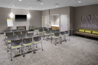 Functional Hall SpringHill Suites by Marriott Kansas City Lenexa City Center