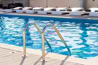 Swimming Pool Park Inn by Radisson Dubai Motor City