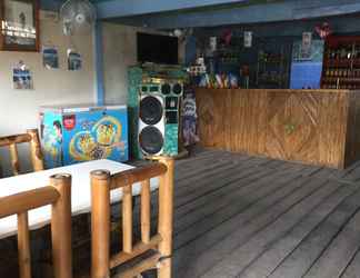 Lobby 2 RJC Hostel and Karaoke Bar