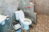 Toilet Kamar 10 Billion Resort