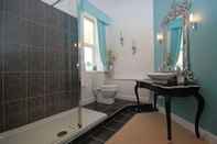 In-room Bathroom Afon Gwyn Country House