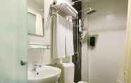 Toilet Kamar 3 8 Days Boutique Hotel @ Mount Austin JB