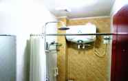Toilet Kamar 5 25 Four Seasons Youth Hostel