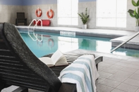 Kolam Renang Hampton Inn & Suites by Hilton Quebec City /Saint-Romuald