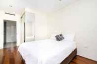 ห้องนอน Luxury Modern Double Ensuite Apartment