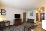 Ruang Umum Cobblestone Inn & Suites at UW Stout Downtown Menomonie