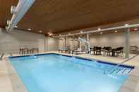 สระว่ายน้ำ Hampton Inn & Suites Seattle/Renton