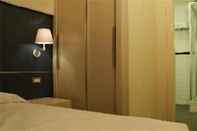 Kamar Tidur Home Club Suite Hotel