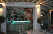 Bar, Cafe and Lounge 2 Agia Anna Studios